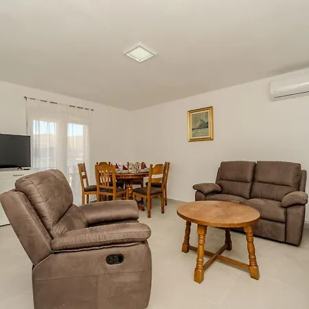 Ivanovi Dvori - Seven Bedroom With Private Pool * 벤코바츠
