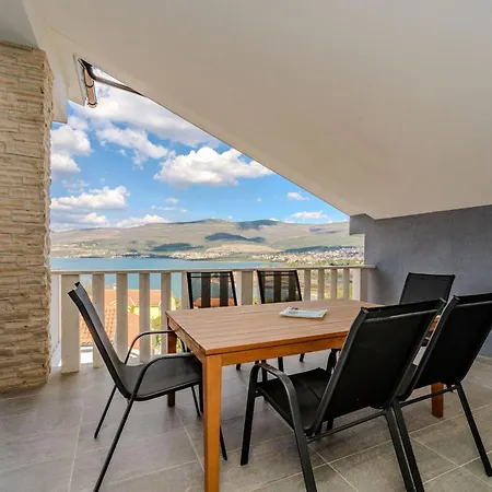 Ivanovi Dvori - Seven Bedroom With Private Pool