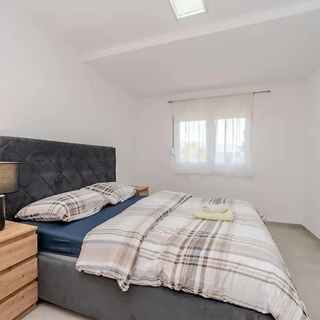 Ivanovi Dvori - Seven Bedroom With Private Pool *