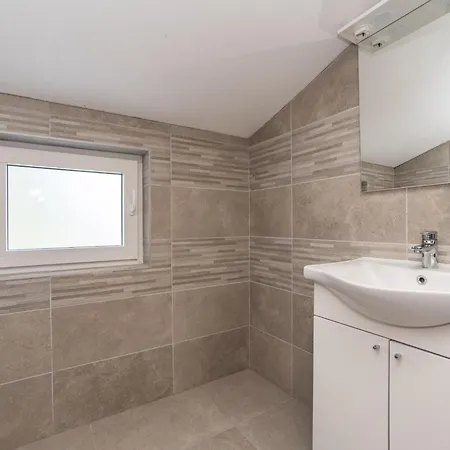 Ivanovi Dvori - Seven Bedroom With Private Pool