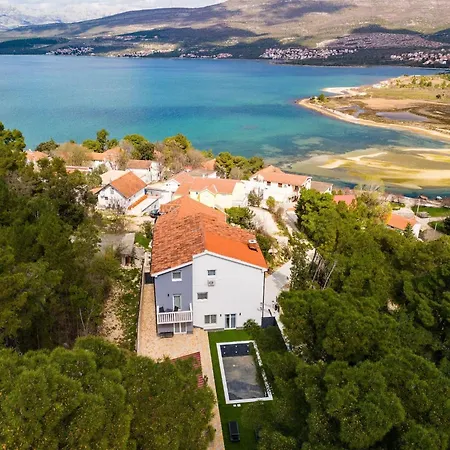 Ivanovi Dvori - Seven Bedroom With Private Pool
