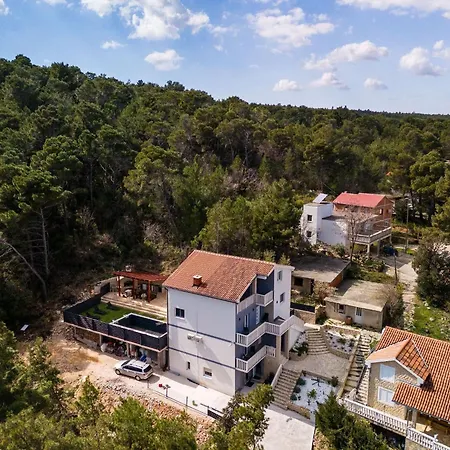 Ivanovi Dvori - Seven Bedroom With Private Pool *