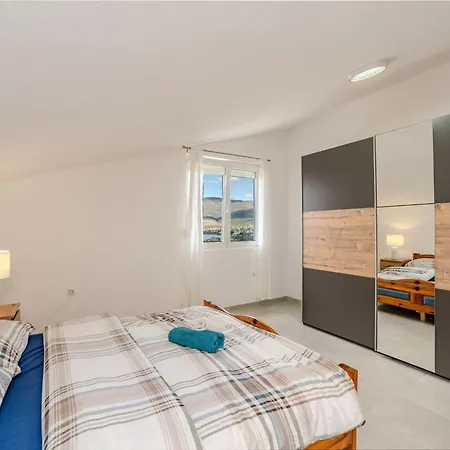 Ivanovi Dvori - Seven Bedroom With Private Pool 벤코바츠