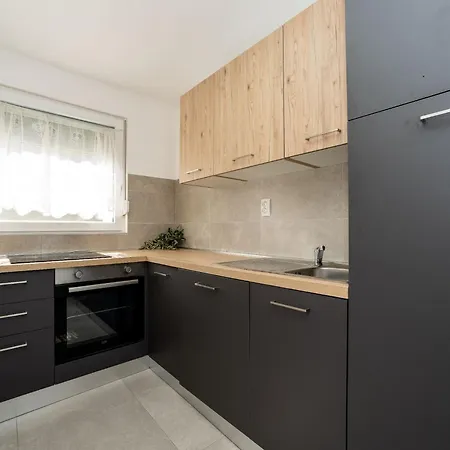 Ivanovi Dvori - Seven Bedroom With Private Pool