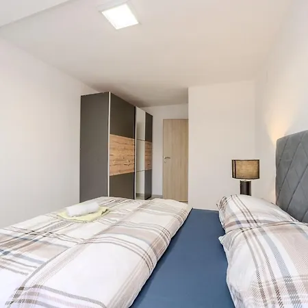 빌라 Ivanovi Dvori - Seven Bedroom With Private Pool 벤코바츠