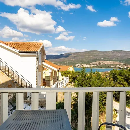 Ivanovi Dvori - Seven Bedroom With Private Pool