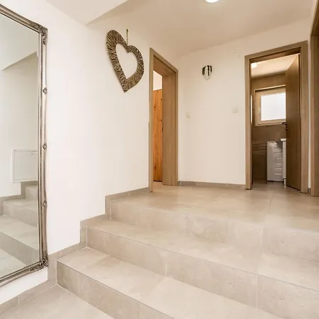 빌라 Ivanovi Dvori - Seven Bedroom With Private Pool 벤코바츠