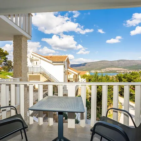 Ivanovi Dvori - Seven Bedroom With Private Pool