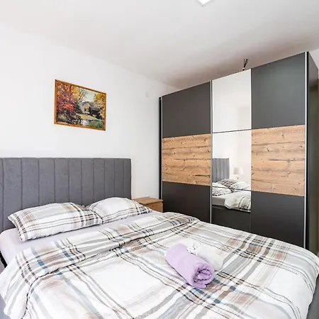 빌라 Ivanovi Dvori - Seven Bedroom With Private Pool *