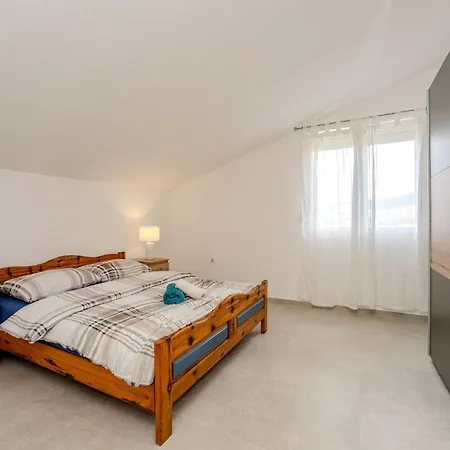 Ivanovi Dvori - Seven Bedroom With Private Pool 벤코바츠