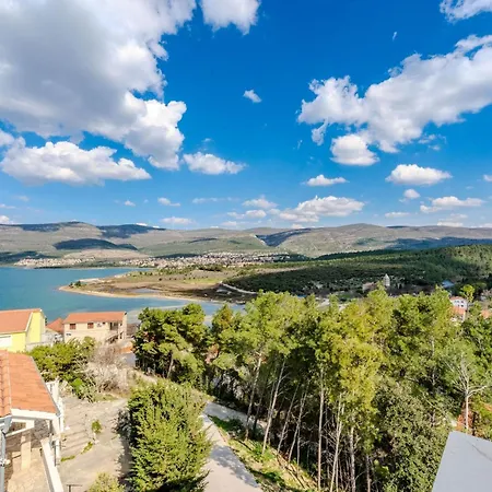 Ivanovi Dvori - Seven Bedroom With Private Pool
