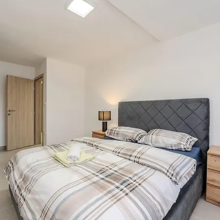 빌라 Ivanovi Dvori - Seven Bedroom With Private Pool *