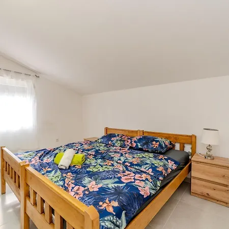 Ivanovi Dvori - Seven Bedroom With Private Pool 벤코바츠